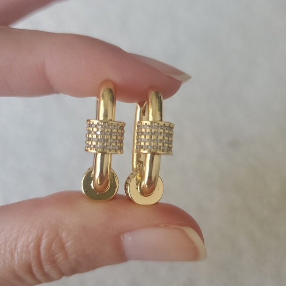 Women's earrings gold color - Picture 2 of 4